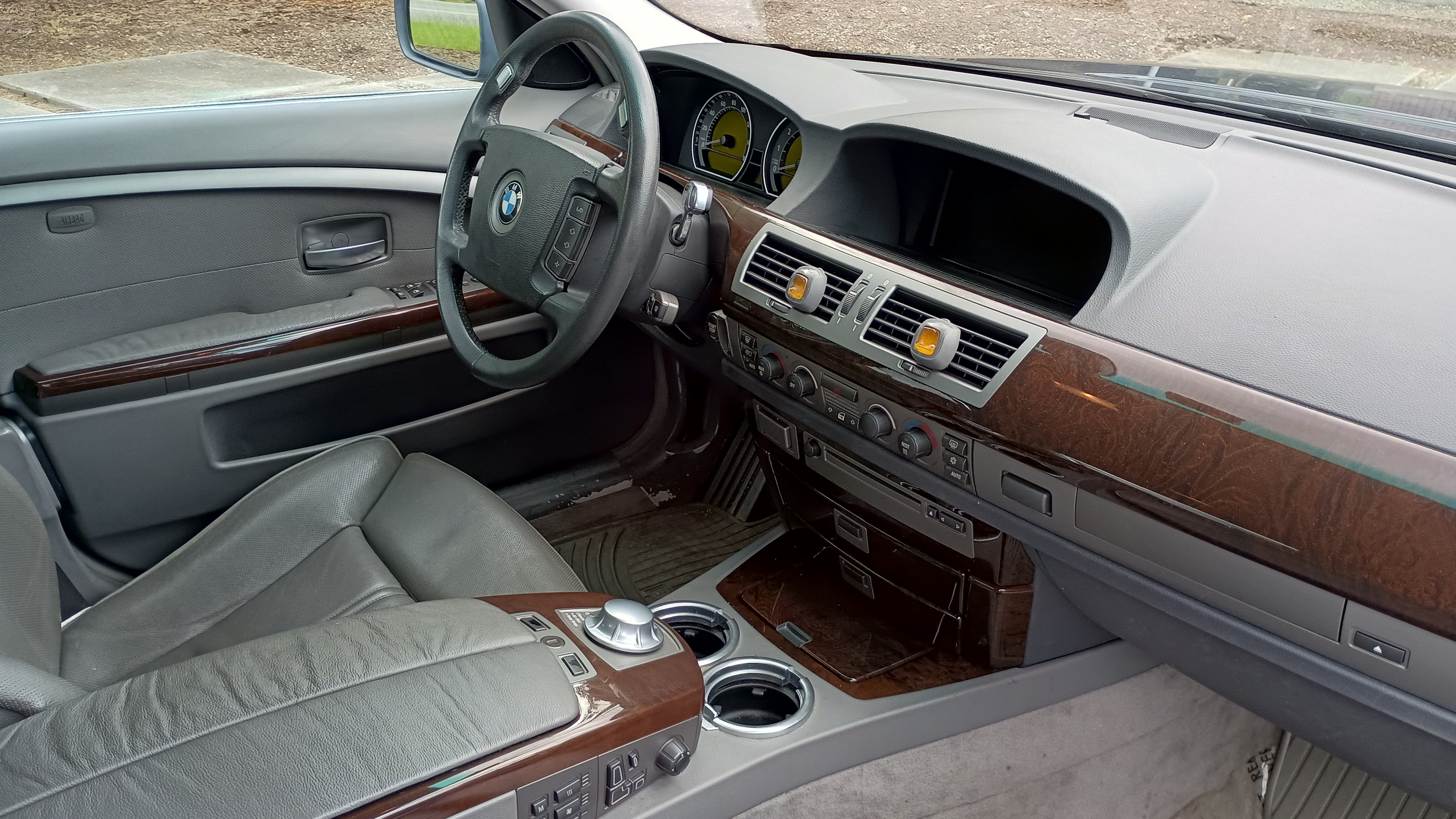 2002 BMW 745i